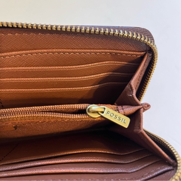 Fossil Multifunction Women's Faux Leather Clutch Wallet - Picture 7 of 9